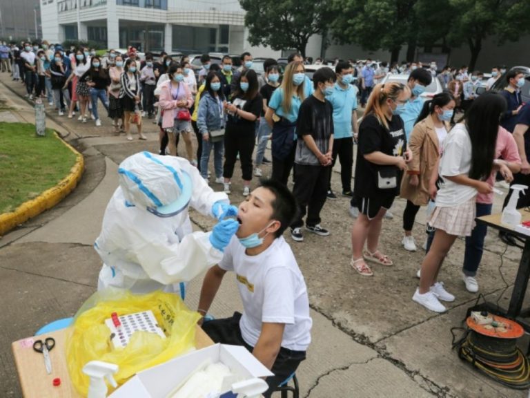 Covid-19/Chine: 300 personnes testées positives à Wuhan
