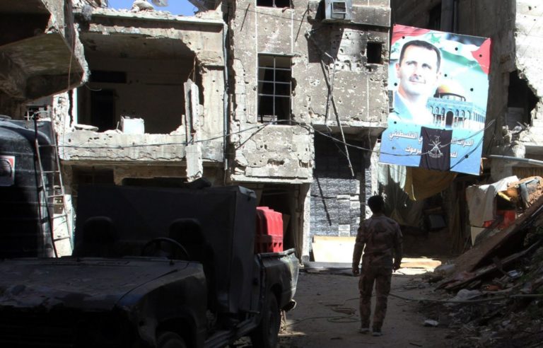 Syrie: des milliers de personnes cherchent à identifier leurs proches morts dans les prisons d’al-Assad