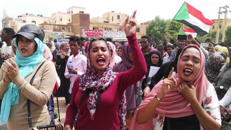 L’armée soudanaise va poursuivre en justice les journalistes et les militants qui « l’insultent »