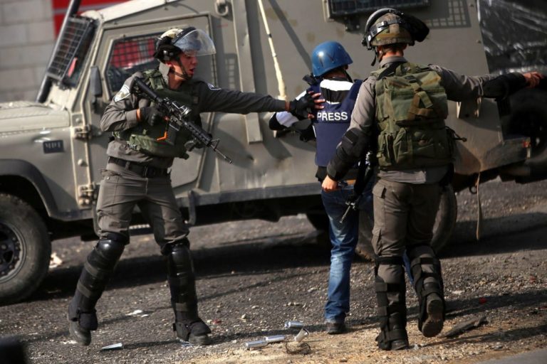 Vingt-quatre violations israéliennes des droits des journalistes palestiniens en juillet