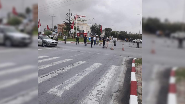 Tunisie : Un gendarme tué et 3 terroristes neutralisés lors d’une attaque à la voiture-bélier