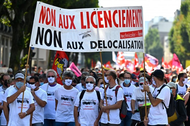 France : des milliers de manifestants dénoncent les suppressions d’emplois liées au Covid-19