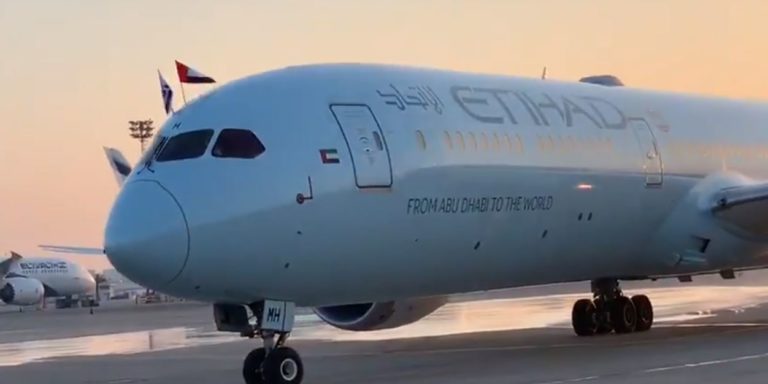 Israël : le premier vol commercial provenant des Emirats arabes unis atterrit à l’aéroport Ben Gourion