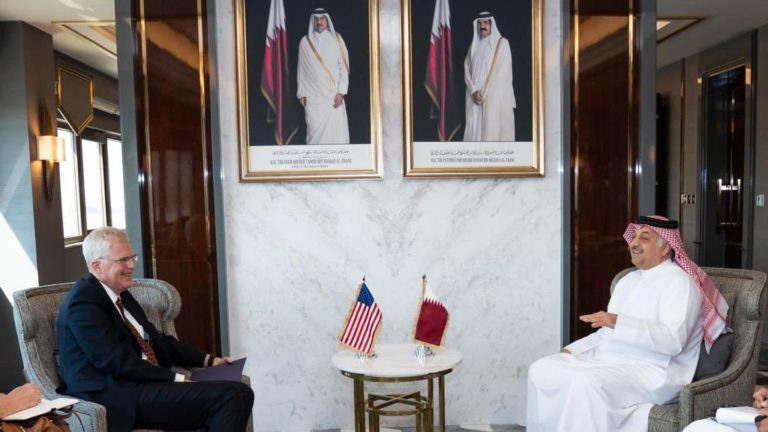 Le ministre qatari de la Défense discute du renforcement des relations militaires avec son homologue américain