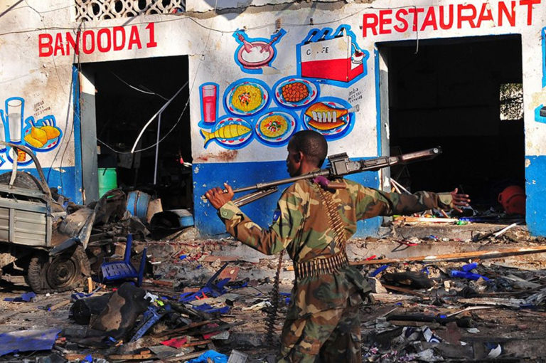 Somalie : des morts et des blessés lors d’un attentat terroriste ciblant un restaurant à Mogadiscio