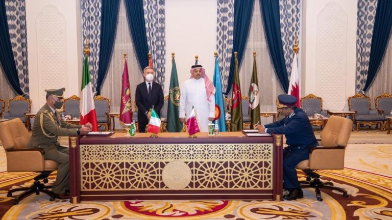 Le Qatar signe deux accords de coopération militaire avec l’Italie
