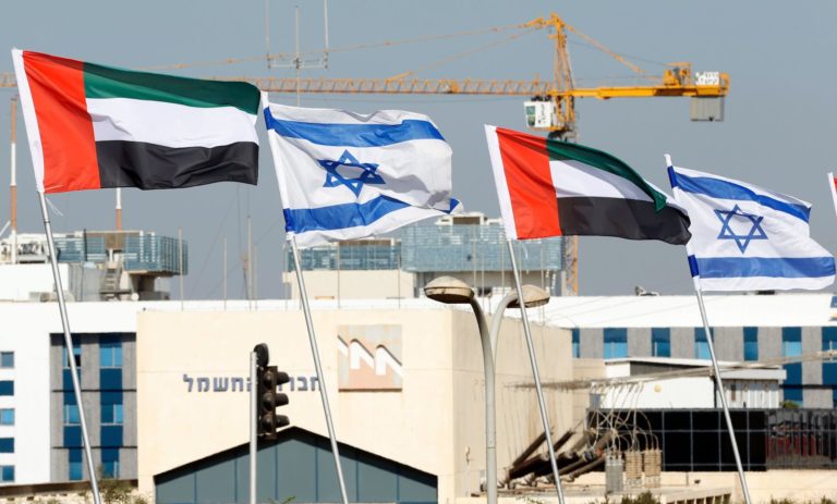 «Les Emiratis furieux de voir les touristes israéliens voler des objets», déclare un journal hébreu