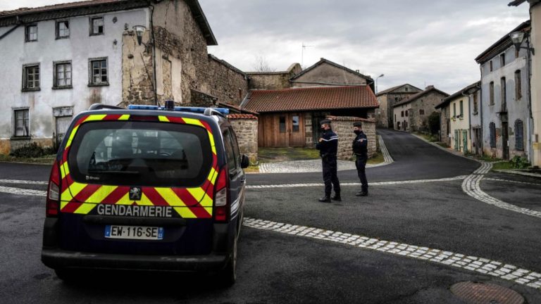France : trois gendarmes tués par un forcené