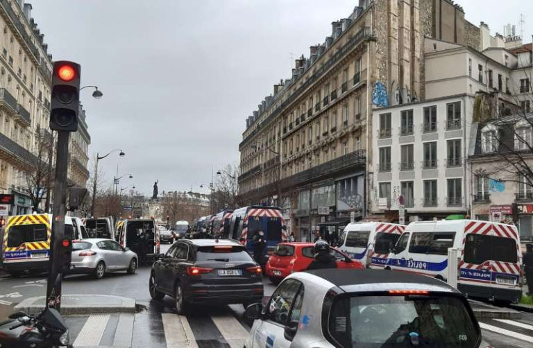 France : Enquête ouverte après la diffusion d’images de violences policières contre un manifestant
