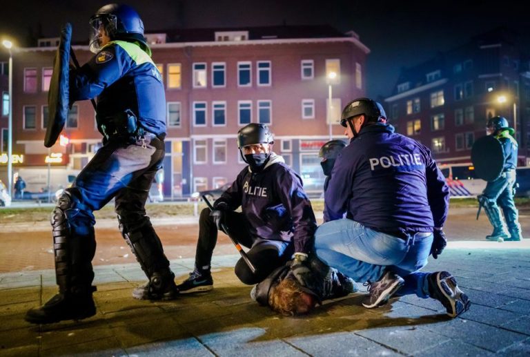 Deuxième nuit d’émeutes aux Pays-Bas après l’imposition du couvre-feu