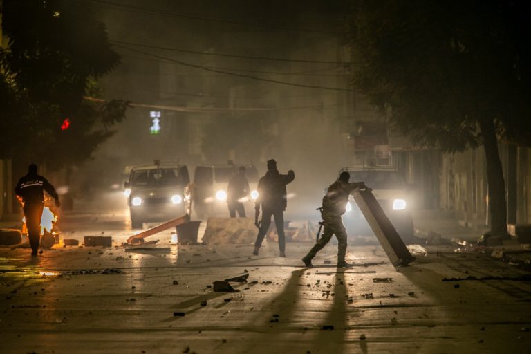 Tunisie : plus de 200 personnes arrêtées, samedi soir, suite aux affrontements