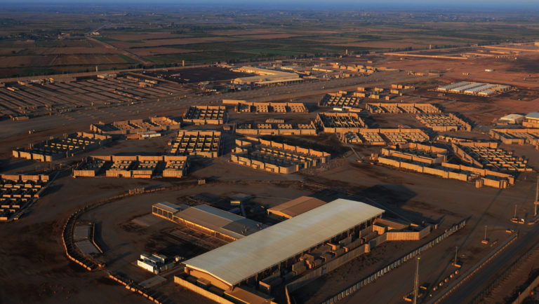 Tirs de roquettes contre une base aérienne au nord de Bagdad, au moins un blessé