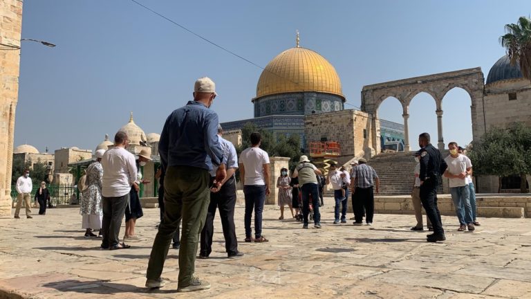 Palestine : des dizaines de colons envahissent la Mosquée al-Aqsa
