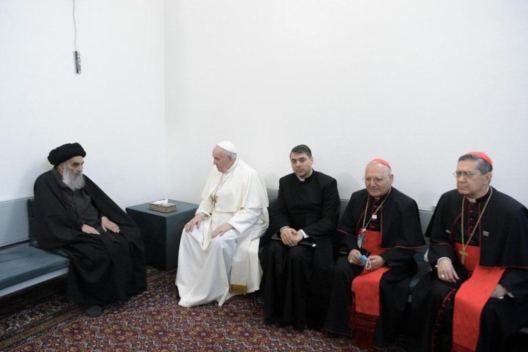 Irak: rencontre historique entre le Pape François et Ali al-Sistani à Nadjaf