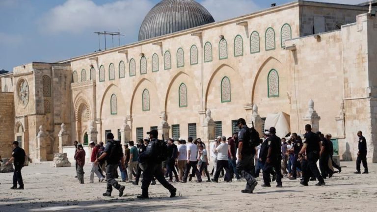 Palestine: des dizaines de colons font incursion dans la mosquée d’Al-Aqsa