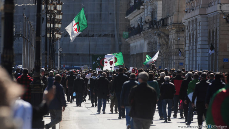 Algérie : des milliers de manifestants réclament un « changement global »