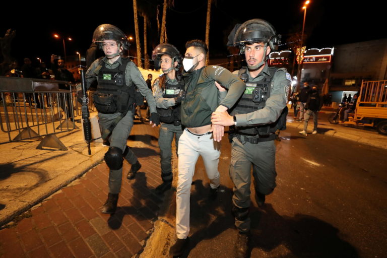 Après de nouveaux heurts, la police israélienne rouvre l’accès aux abords de Jérusalem-Est