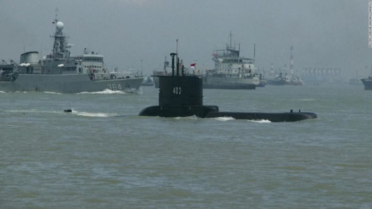 Le sous-marin indonésien disparu depuis trois jours est localisé
