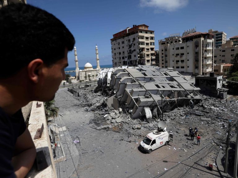 Les raids israéliens ciblent les bureaux des journalistes et une organisation dénonce «un crime de guerre»
