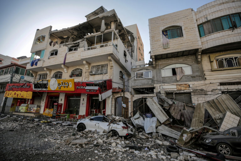 Un père et ses trois fils tués à Gaza suite au bombardement de leur maison par Israël