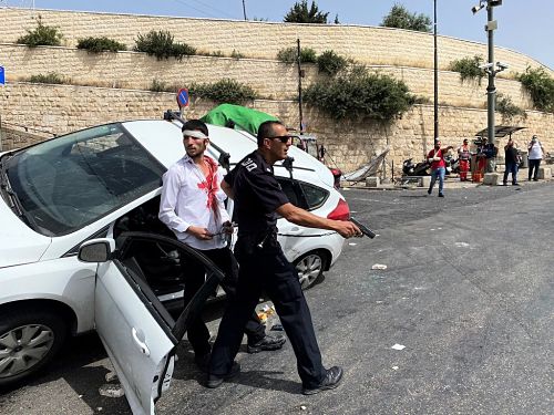 Un colon israélien blessé dans sa voiture touchée par un missile antichar