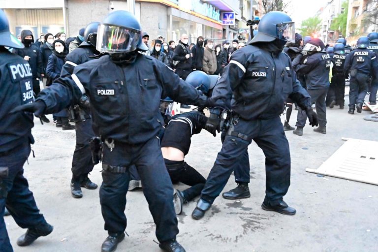 Allemagne: 50 policiers blessés et 250 personnes interpellées lors des manifestations du 1er mai