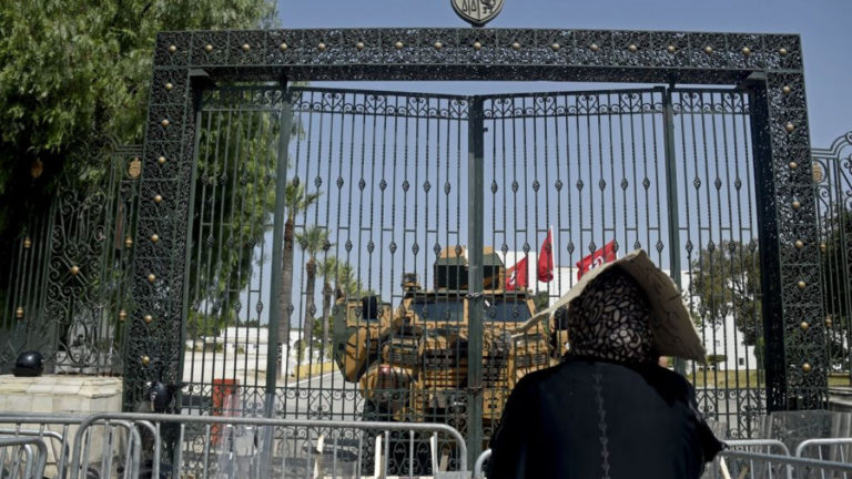 Tunisie: 21 associations demandent au Président une date limite des mesures exceptionnelles imposées au pays