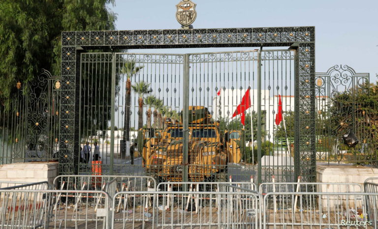 Tunisie : Les députés dénoncent la suspension de la vie démocratique au pays