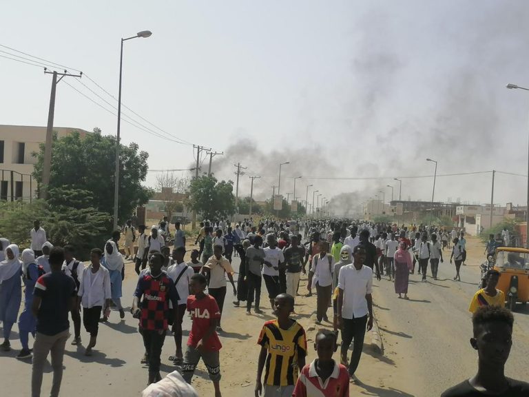 Soudan : des centaines d’enseignants manifestent devant le ministère de l’Intérieur
