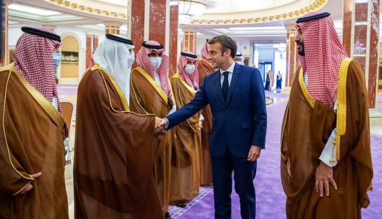 Emmanuel Macron critiqué pour avoir rencontré ben Salmane