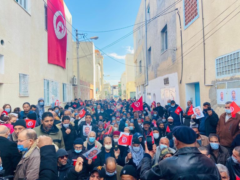 Tunisie : « Citoyens contre le putsch » proteste devant la maison de Ridha Bouziane
