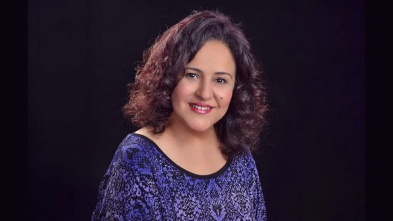 Égypte : L’animatrice Hala Fehmi lance une grève de la faim pour protester contre la prolongation de sa détention