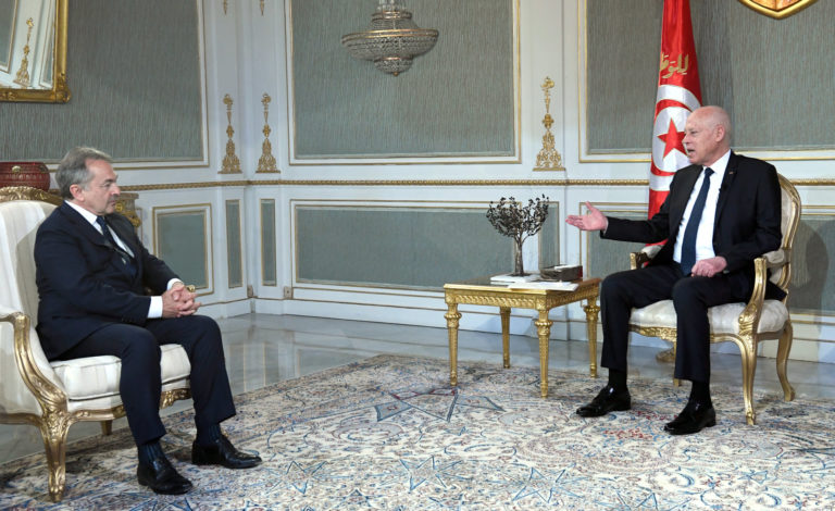 Tunisie: Saïed s’entretient avec l’envoyé spécial d’Emmanuel Macron