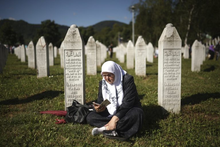 Génocide de Srebrenica: les Pays-Bas adressent leurs excuses aux victimes