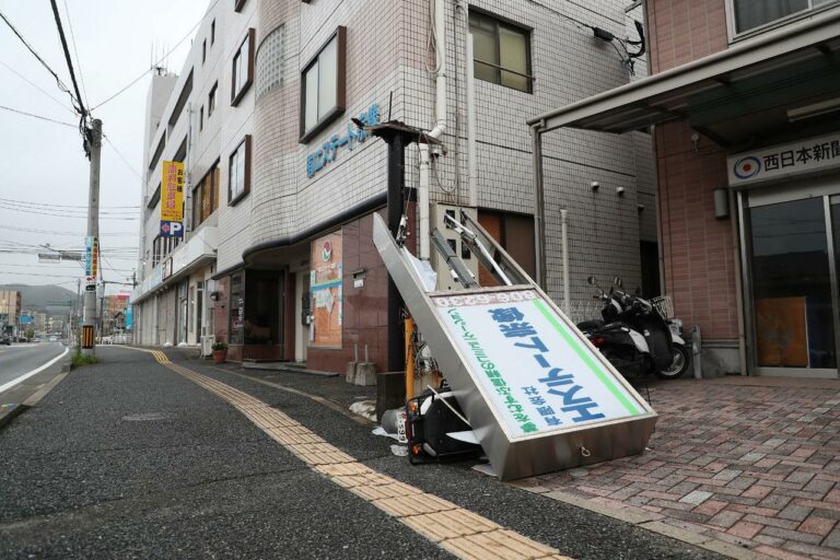 Japon: évacuation de 9 millions de personnes après le passage du puissant typhon Nanmadol